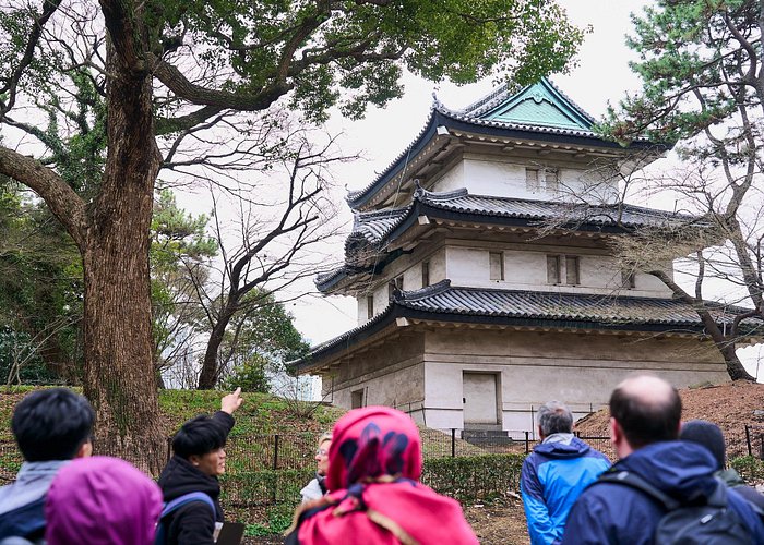 Tokyo Edo Castle and Imperial Palace Shogun Walking Tour