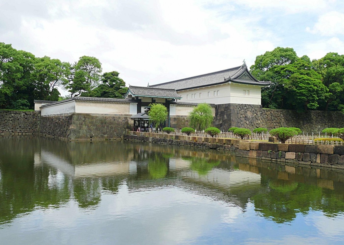 Imperial Palace East Garden and Edo Castle Walking Tour Tokyo
