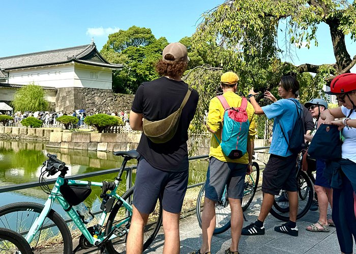 Tokyo 3-Hour Bike E-Bike Tour City Highlights Imperial Palace